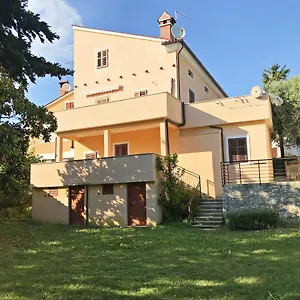 https://sveti-lovro-apartments.in-istria.net